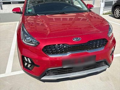Second-hand Kia Niro Vision 141 CP (103 kW) 2020 Roșu SUV
