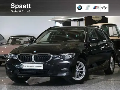 Gebraucht BMW 318 Advantage 150 PS (110 kW) 2021 Saphirschwarz Kombi