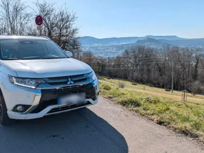 Gebraucht Mitsubishi Outlander P-HEV 121 PS (88 kW) 2017 Weiß SUV