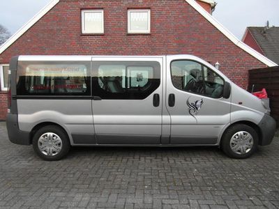 Second-hand Opel Vivaro 137 CP (100 kW) 2003 Argintiu Monovolum