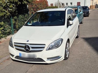 Gebraucht Mercedes B180 122 PS (89 kW) 2013 Weiß Van / Kleinbus
