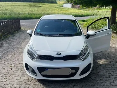 Gebraucht Kia Rio Edition 7 86 PS (63 kW) 2014 Weiß Limousine