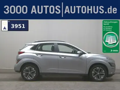 Gebraucht Hyundai Kona Select 100 kW (136 PS) 2022 Shimmering silver / met SUV