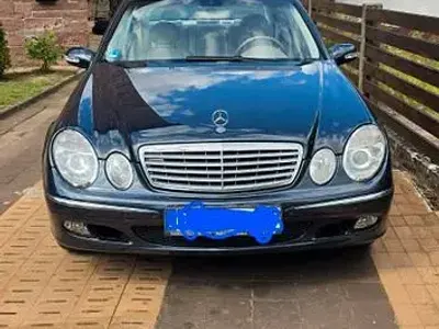 Gebraucht Mercedes E200 Classic 163 PS (119 kW) 2003 Blau Limousine