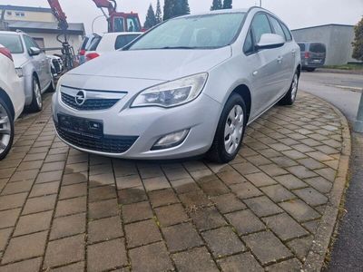 Gebraucht Opel Astra Edition 110 PS (80 kW) 2012 Silber Kombi