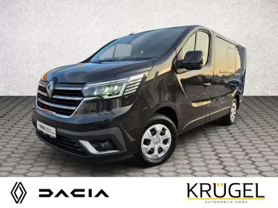 Gebraucht Renault Trafic Life 150 PS (110 kW) 2022 Tenebroschwarz metallic Van / Kleinbus