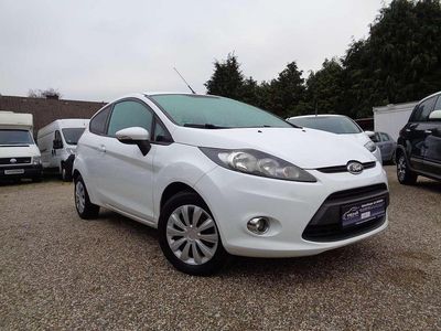 Weiß Gebraucht 2012 Ford Fiesta Trend Kleinwagen | 3.650 € (Fairer Preis)