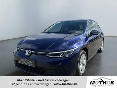 Gebraucht VW Golf VIII Life 150 PS (110 kW) 2023 Atlantic blue Limousine