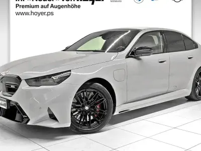 Ny BMW M5 Comfort Edition 727 HK (534 kW) 2025 Grå Sedan