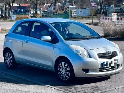 Gebraucht Toyota Yaris 69 PS (50 kW) 2005 Grau Kleinwagen