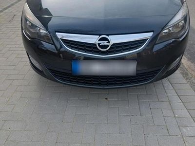Usata Opel Astra 130 CV (95 kW) 2012 Nero Station wagon