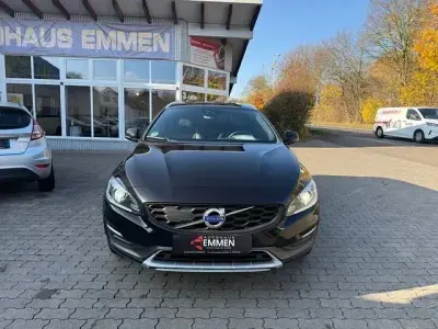 Gebraucht Volvo V60 CC Summum 190 PS (139 kW) 2016 Schwarz Kombi