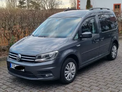 Käytetty VW Caddy Comfortline 102 HP (75 kW) 2015 Musta Tila-auto