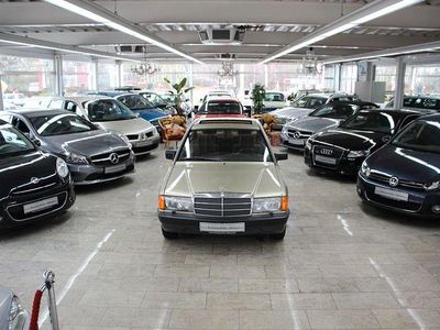 Usata Mercedes 190 90 CV (66 kW) 1982 Verde Berlina