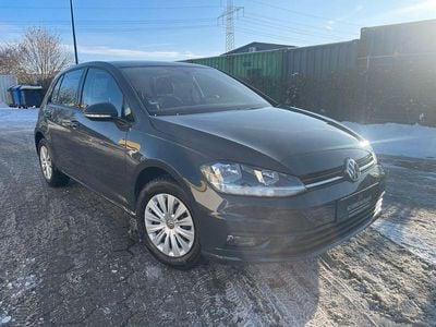 Gebraucht VW Golf VII Trendline 110 PS (80 kW) 2018 Grau Limousine