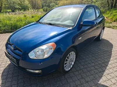 Gebraucht Hyundai Accent 97 PS (71 kW) 2007 Blau Limousine