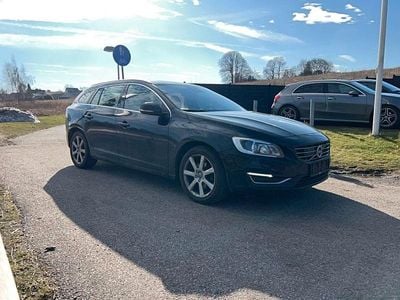 Gebraucht Volvo V60 Momentum 190 PS (139 kW) 2017 Schwarz Kombi