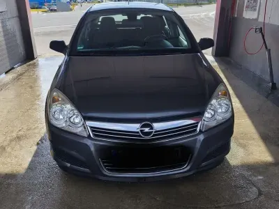 Używany Opel Astra 116 KM (85 kW) 2009 Szary Sedan/Limuzyna