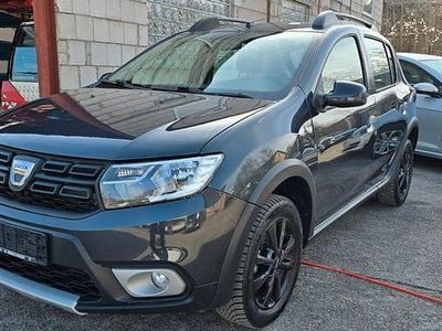 Gebraucht Dacia Sandero Celebration 90 PS (66 kW) 2018 Grau "comete" Kleinwagen