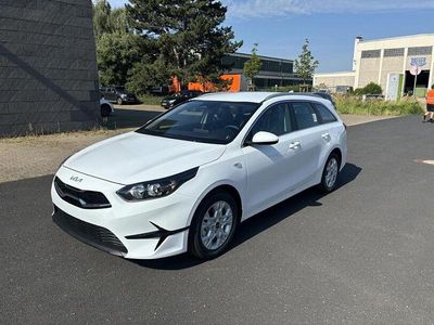 Gebraucht Kia Ceed 74 PS (54 kW) 2024 Weiss Kleinwagen