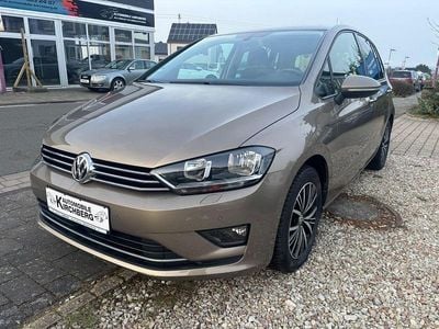 Begagnad VW Golf Allstar 110 HK (80 kW) 2016 Guld SUV