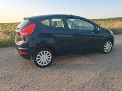 Gebraucht Ford Fiesta 60 PS (44 kW) 2010 Blau Kleinwagen