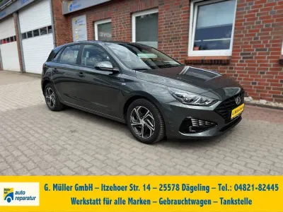 Gebraucht Hyundai i30 Select 120 PS (88 kW) 2022 Grau Limousine