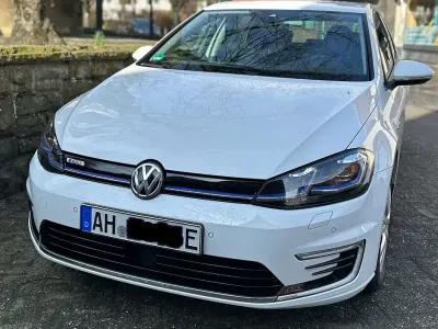 Gebraucht VW e-Golf 100 kW (136 PS) 2019 Weiß Kleinwagen