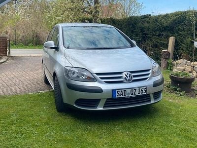 Second-hand VW Golf IV 102 CP (75 kW) 2005 Argintiu Berlinǎ