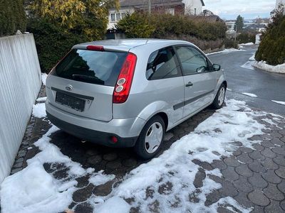 Silber Gebraucht 2006 Ford Fiesta Kleinwagen | 2.299 €