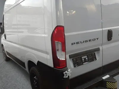 Gebraucht Peugeot Boxer 140 PS (102 kW) 2025 Weiß Van