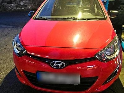 Gebraucht Hyundai i20 88 PS (64 kW) 2012 Rot Kleinwagen