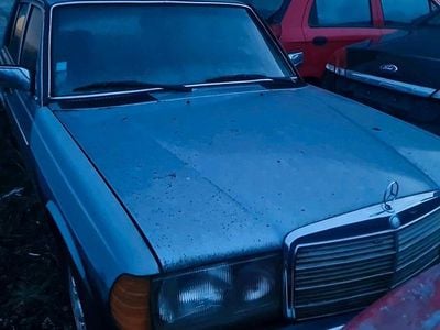 Usata Mercedes 300 95 CV (69 kW) 1982 Blu Berlina