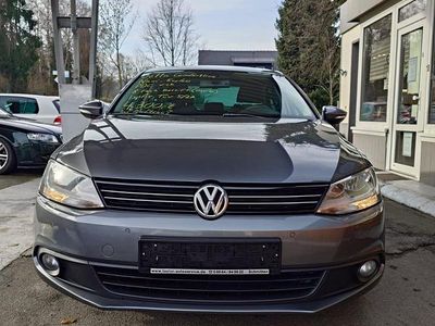 Gebraucht VW Jetta 105 PS (77 kW) 2021 Grau Limousine