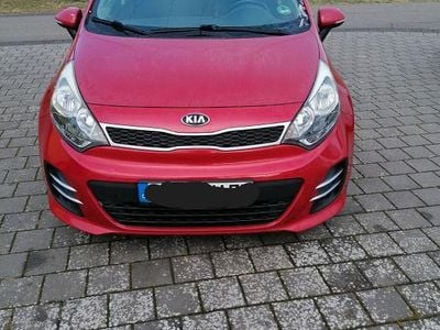 Rot Gebraucht 2015 Kia Rio DREAM-TEAM Edition Limousine | 5.000 € (Guter Preis)