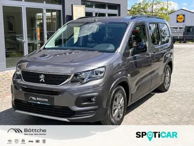 Begagnad Peugeot e-Rifter Allure 100 kW (136 HK) 2024 Grå Minibuss