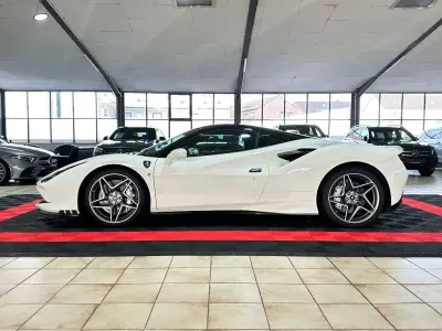 Usata Ferrari F8 721 CV (530 kW) 2020 Bianco Coupé