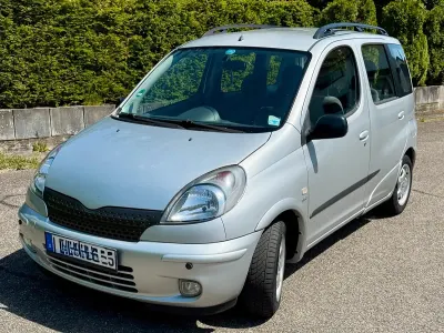 Gebraucht Toyota Yaris 86 PS (63 kW) 2001 Silber Kombi