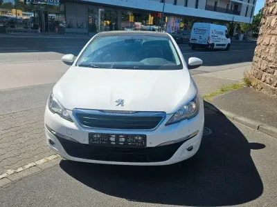 Gebraucht Peugeot 308 Active 150 PS (110 kW) 2014 Weiß Limousine