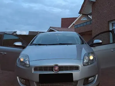 Gebraucht Fiat Bravo Dynamic 140 PS (102 kW) 2011 Silber Kleinwagen