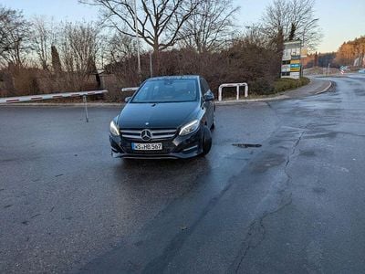 Schwarz Gebraucht 2016 Mercedes B200 Urban Van / Kleinbus | 14.700 € (Fairer Preis)