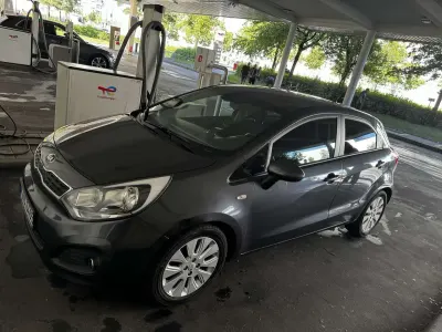 Używany Kia Rio FIFA World Cup Edition 86 KM (63 kW) 2013 Sedan/Limuzyna