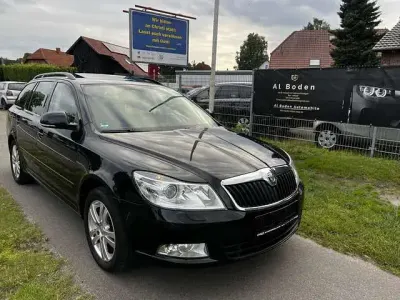 Gebraucht Skoda Octavia Elegance 105 PS (77 kW) 2011 Schwarzmagic perleffekt Kombi