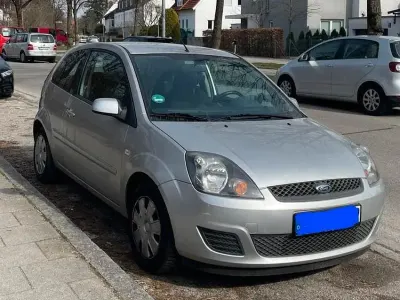 Gebraucht Ford Fiesta Style 60 PS (44 kW) 2008 Silber Kleinwagen