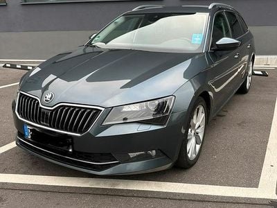 Grau Gebraucht 2017 Skoda Superb Kombi | 13.200 € (Fairer Preis)