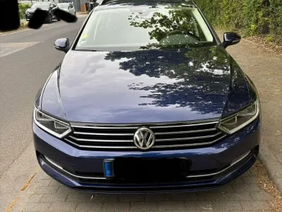 Gebraucht VW Passat Comfortline 150 PS (110 kW) 2018 Blau Kombi