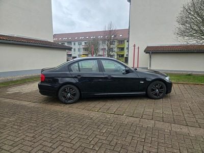 Gebraucht BMW 318 143 PS (105 kW) 2009 Schwarz Limousine