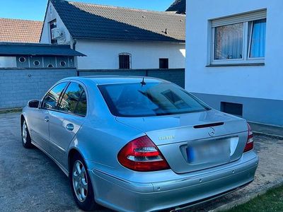 Gebraucht Mercedes E220 Avantgarde 150 PS (110 kW) 2004 Silber Limousine