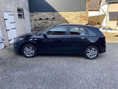 Second-hand Kia Ceed Vision 136 CP (100 kW) 2020 Negru Hatchback