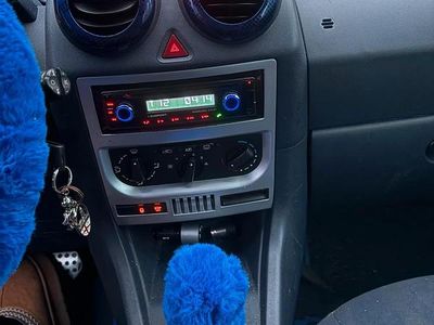 Blau Gebraucht 2004 Peugeot 1007 Van / Kleinbus | 1.500 €